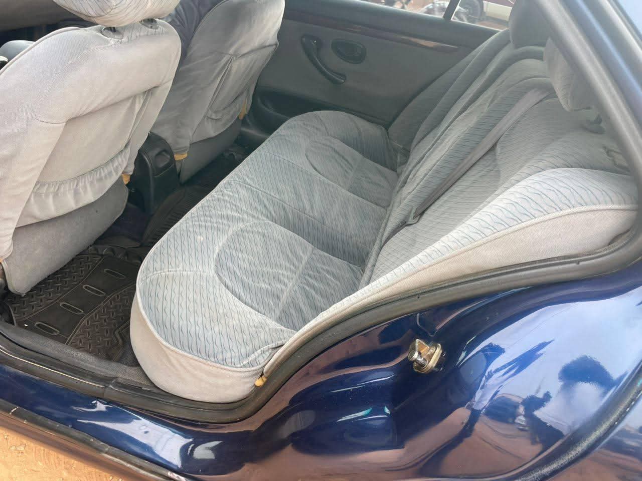 A picture of 1998 Peugeot 1998