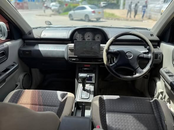 A picture of Nissan xtrail 8 9 million Iko mwanza Automatic petrol 0744989584