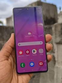 A picture of Samsung s10