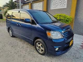 A picture of Toyota Noah new