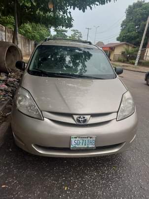 A picture of Registered 2006 Sienna LE