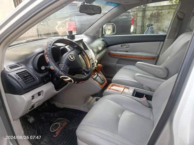 A picture of Dealer market lexus Rx350 in 330 body