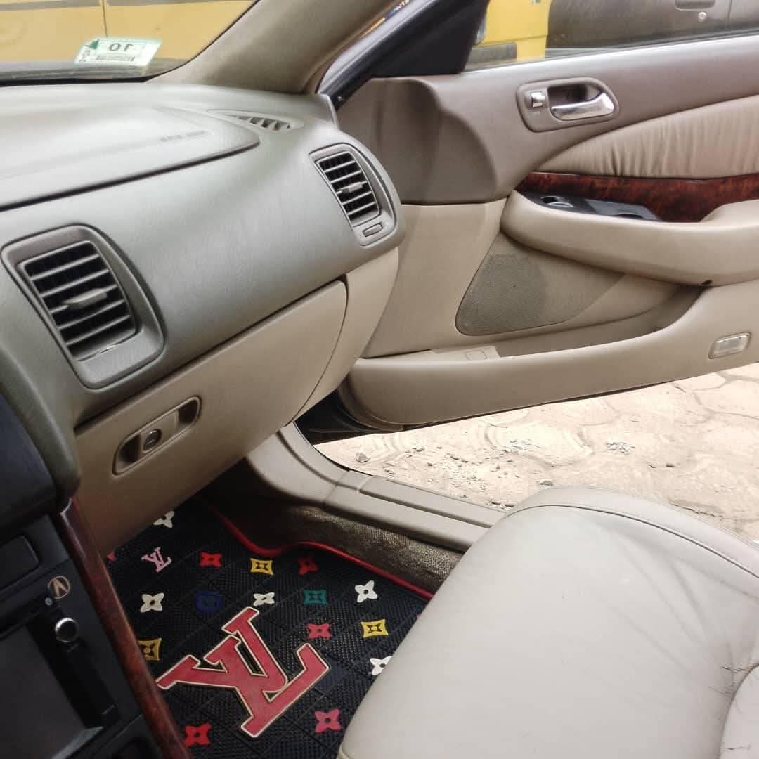 A picture of 2008 v6 08
