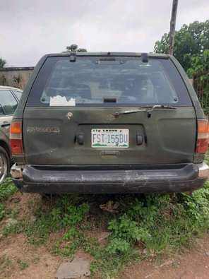 A picture of Nissan Pathfinder is available with good condition engine and gear