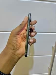 A picture of iPhone X face Truetone