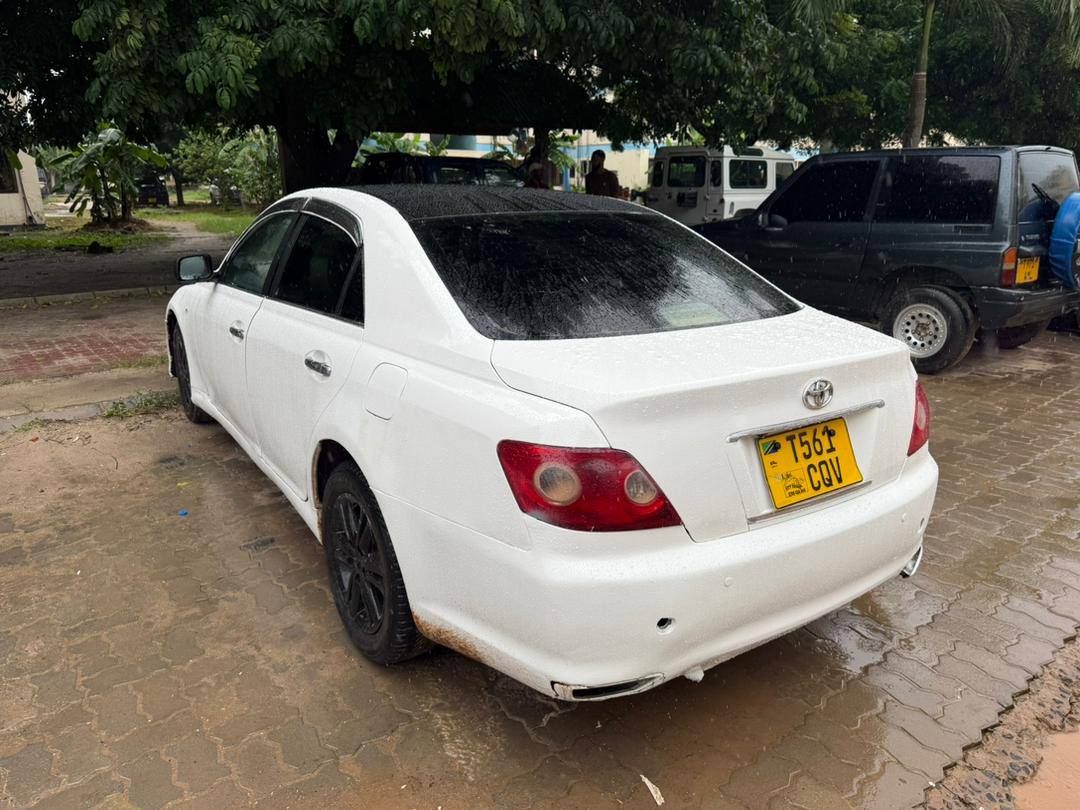 A picture of Mark x Haina kipengele chochote