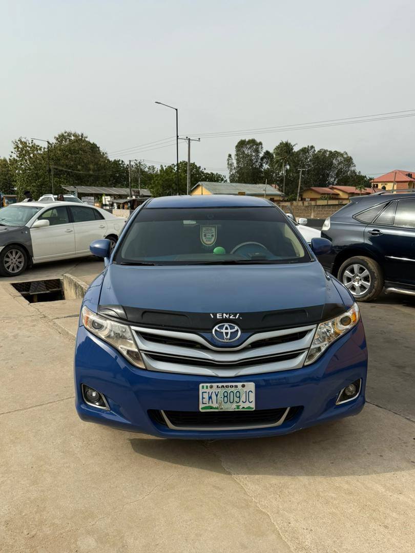 A picture of Neat Toyota Venza 0 10