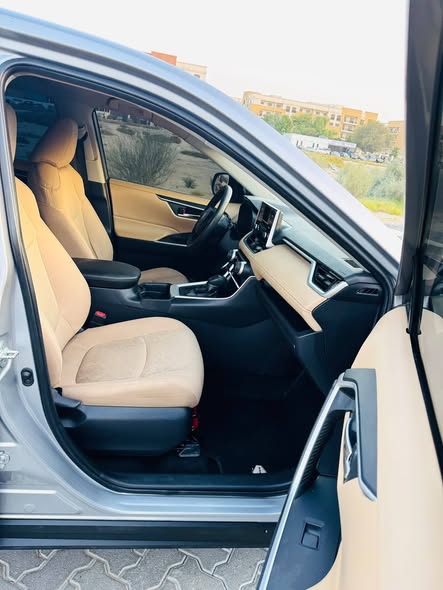 A picture of Toyota rav4 LE gcc 2 5L mid option 2019 971566482809