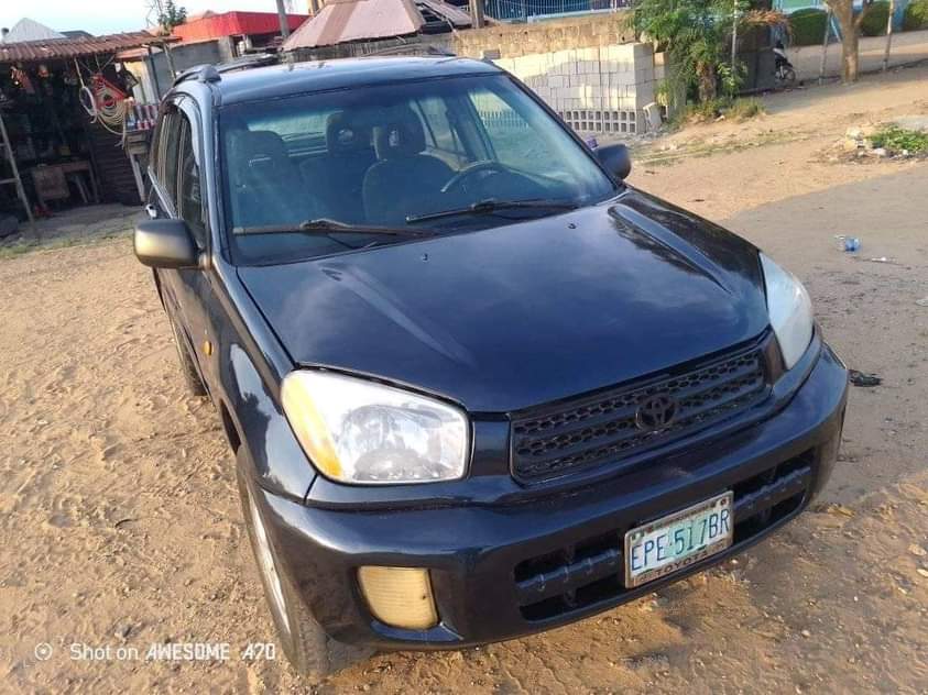 A picture of 2004 TOYOTA RAV 4 CORRECT VIBE