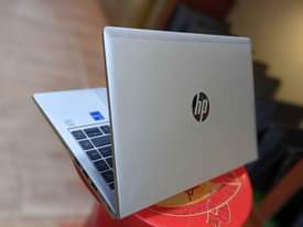 A picture of HP laptop core i7 ram 16gb. Ssd 512gb Intel xe