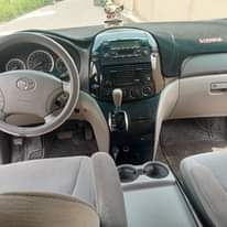 A picture of Toyota Sienna 2005