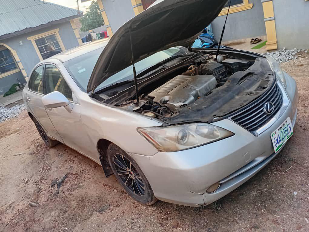 A picture of Lexus Es 350 Gear issue engine and AC perfectly ok