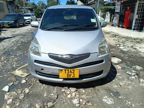 A picture of TOYOTA RACTIS 0714058883