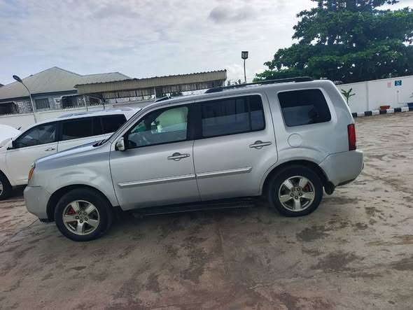 A picture of honda pilot 09 08103497110