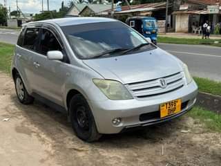 A picture of 2003 TOYOTA IST OLD MODEL Automatic