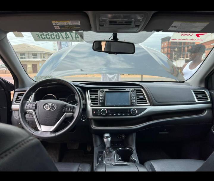 A picture of FOREIGN USED TOKUNBO TOYOTA HIGHLANDER 2016 XLE