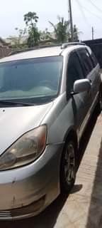 A picture of Pure first body 05 Toyota sienna used by women Everything