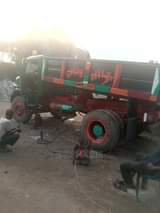 A picture of Single axile 911 for sale on distress 8m 08029181179 Settle