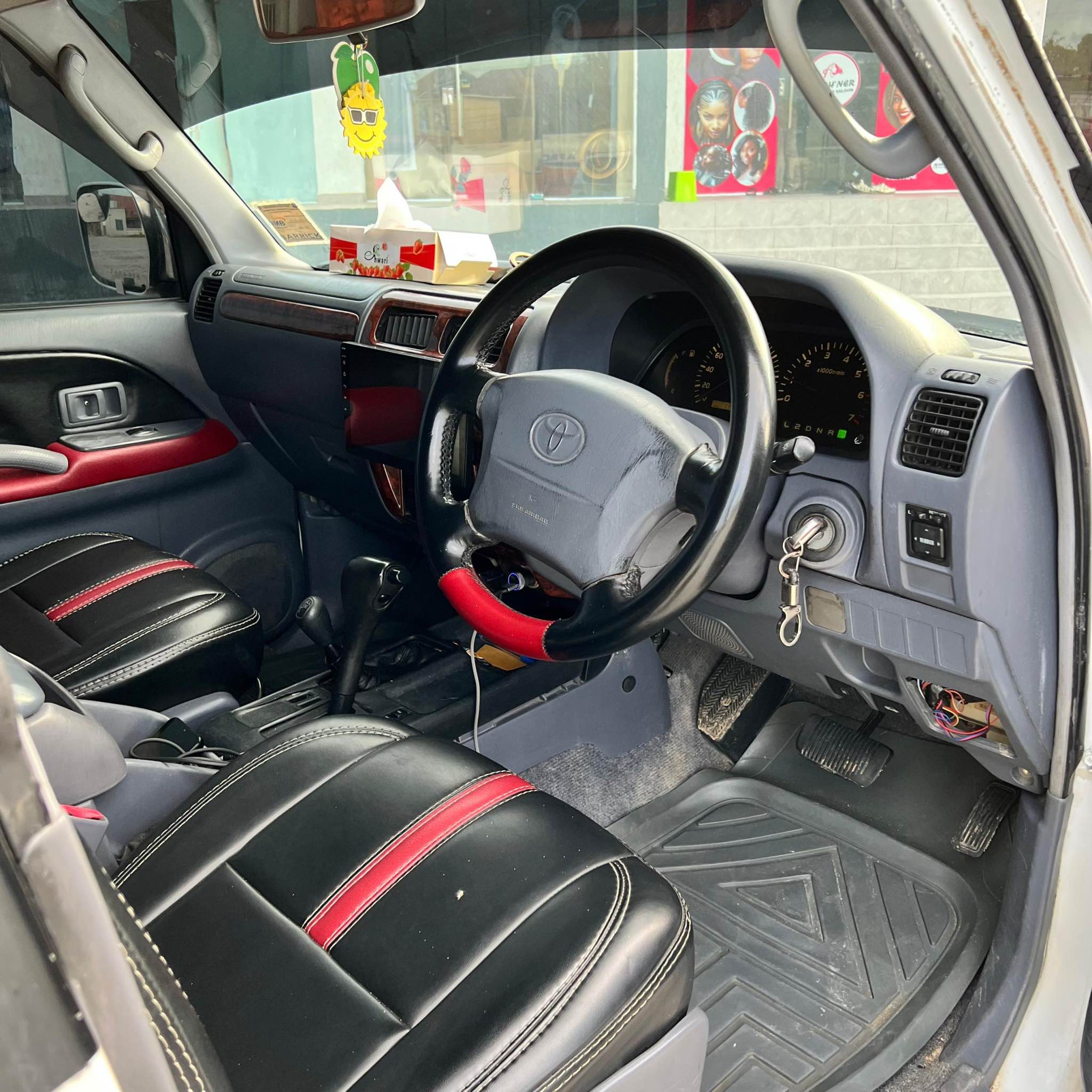 A picture of Toyota Prado mchaga inauzwa bei 13 8M0753322015
