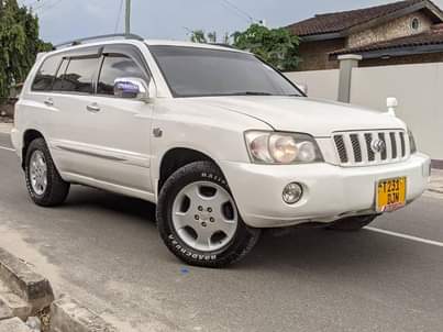 A picture of TOYOTA KLUGER BEI MILIONI 17.5