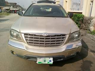 A picture of Chrysler Pacifica 05