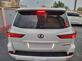 A picture of Super clean 2017 lx570 tokunbo