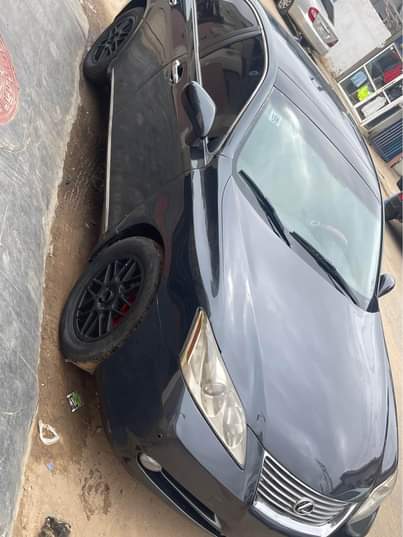 A picture of Newly baked on first body double panoramic Lexus ES350 2009
