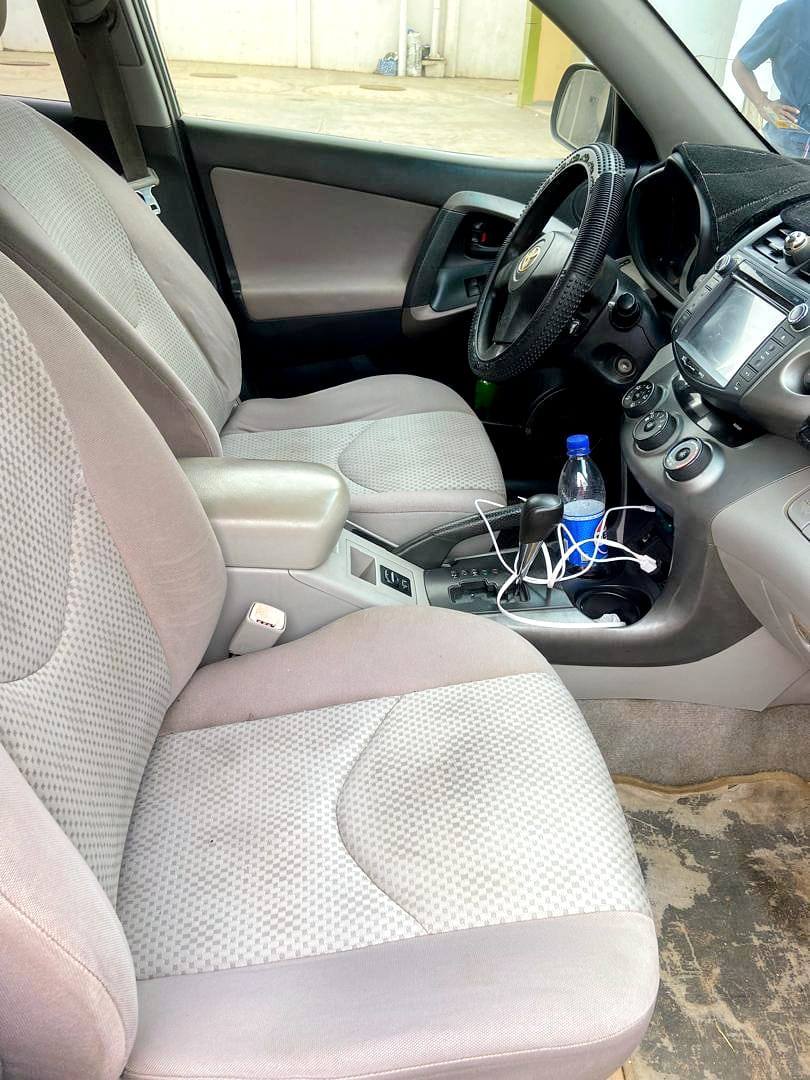 A picture of 09 rav4