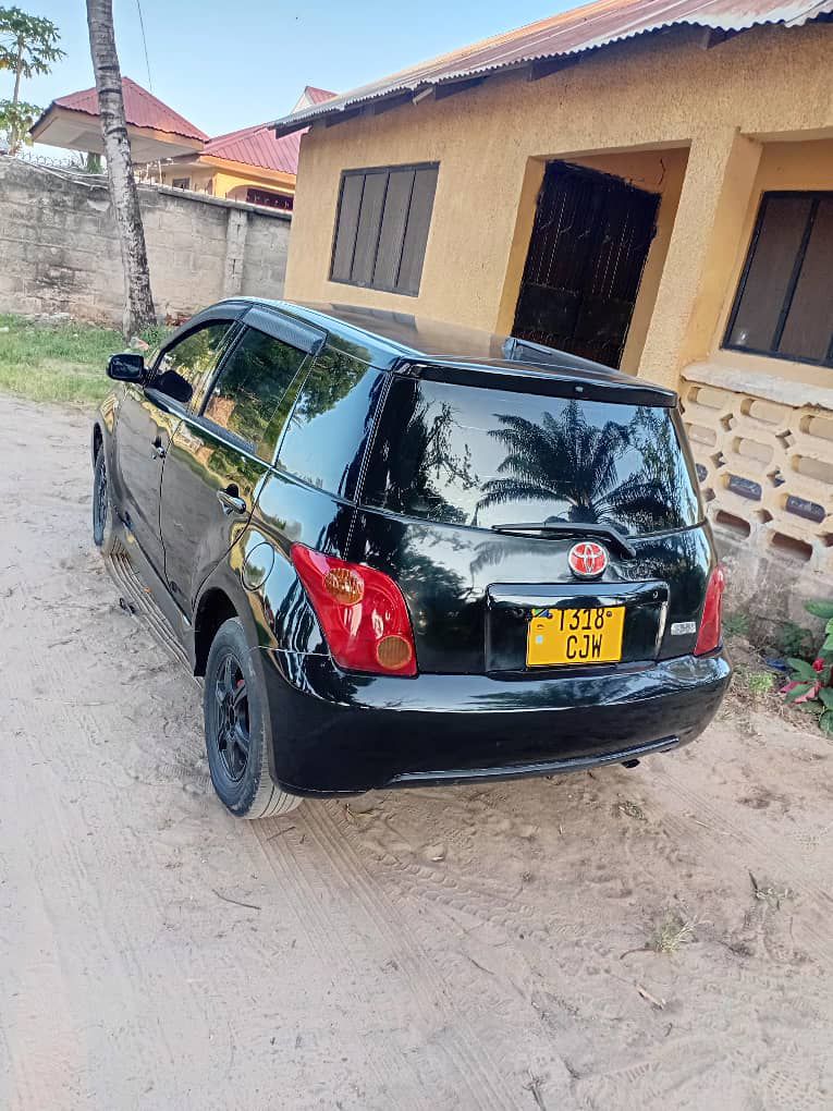 A picture of TOYOTA IST 0693030167
