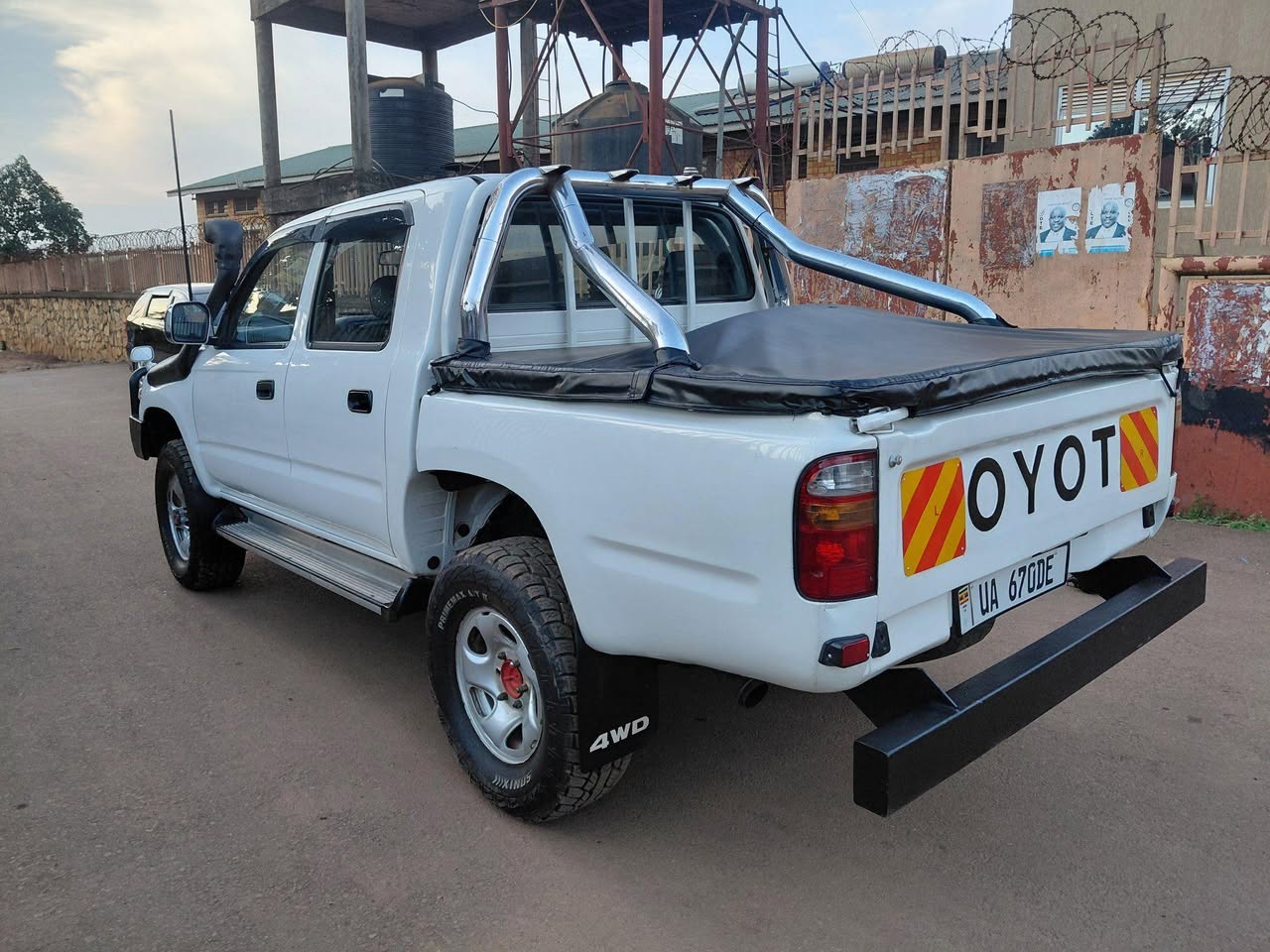 A picture of Hilux 3L 50m 0759700430