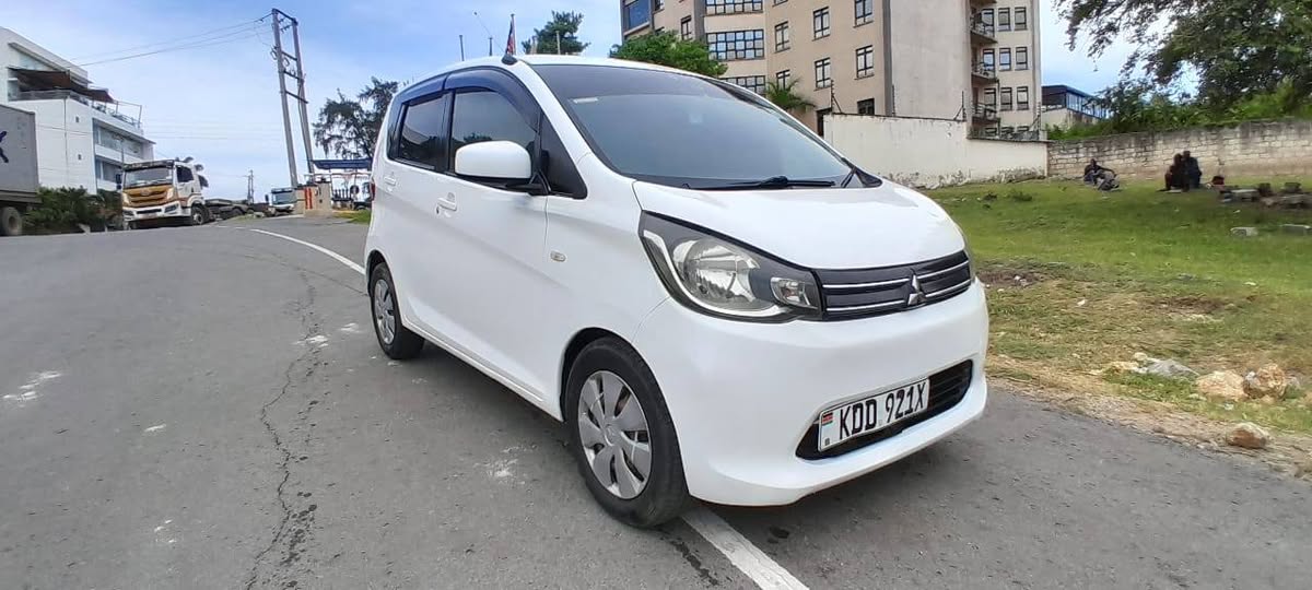 A picture of E k wagon Mitsubishi 2014 model Mileage 137km 650 cc