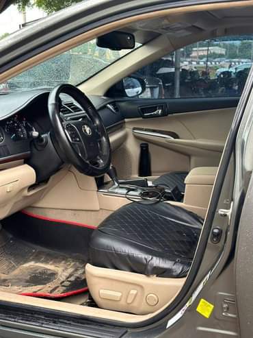 A picture of URGENT DISTRESS SUPER SHARP 2014 TOYOTA CAMRY XLE V6 WITH