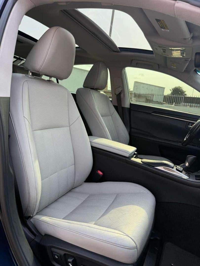 A picture of Lexus es350 2016 model