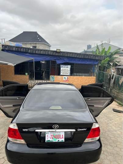 A picture of Toyota Camry direct 2006 model note bad painting