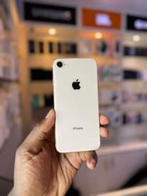 A picture of iPhone 8 256GB at 480K