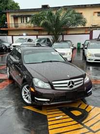 A picture of Mercedes C300 2012 fullest option