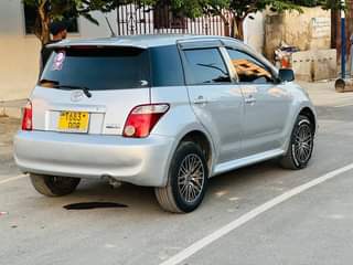 A picture of TOYOTA IST