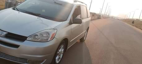 A picture of 2005 sienna with untampered silent engine gear ac needs small