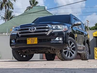 A picture of TOYOTA LAND CRUISER V8 MILLION130 0716711174