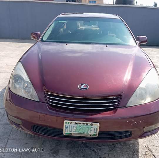 A picture of Lexus ES330 2004