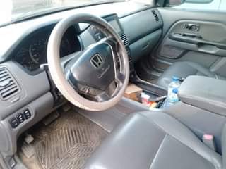 A picture of Honda pilot 2004 model