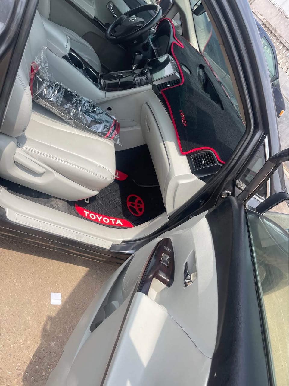 A picture of Toyota venza Basic option Untouch engine and gear 12 5