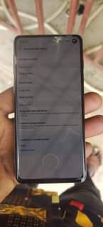 A picture of samsung galaxy s10 crek