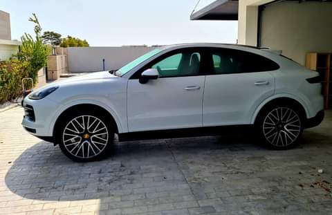 A picture of Porsche cayenne coupe 2023 GCC Used