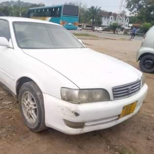 A picture of toyota cresta