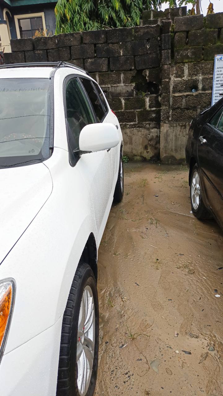 A picture of Toyota rav 4