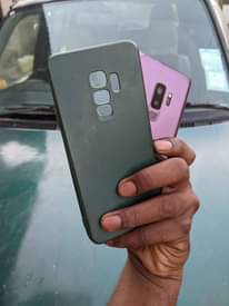 A picture of Samsung S9 Gb 256 kipengele kiji creck kwa mbali sana