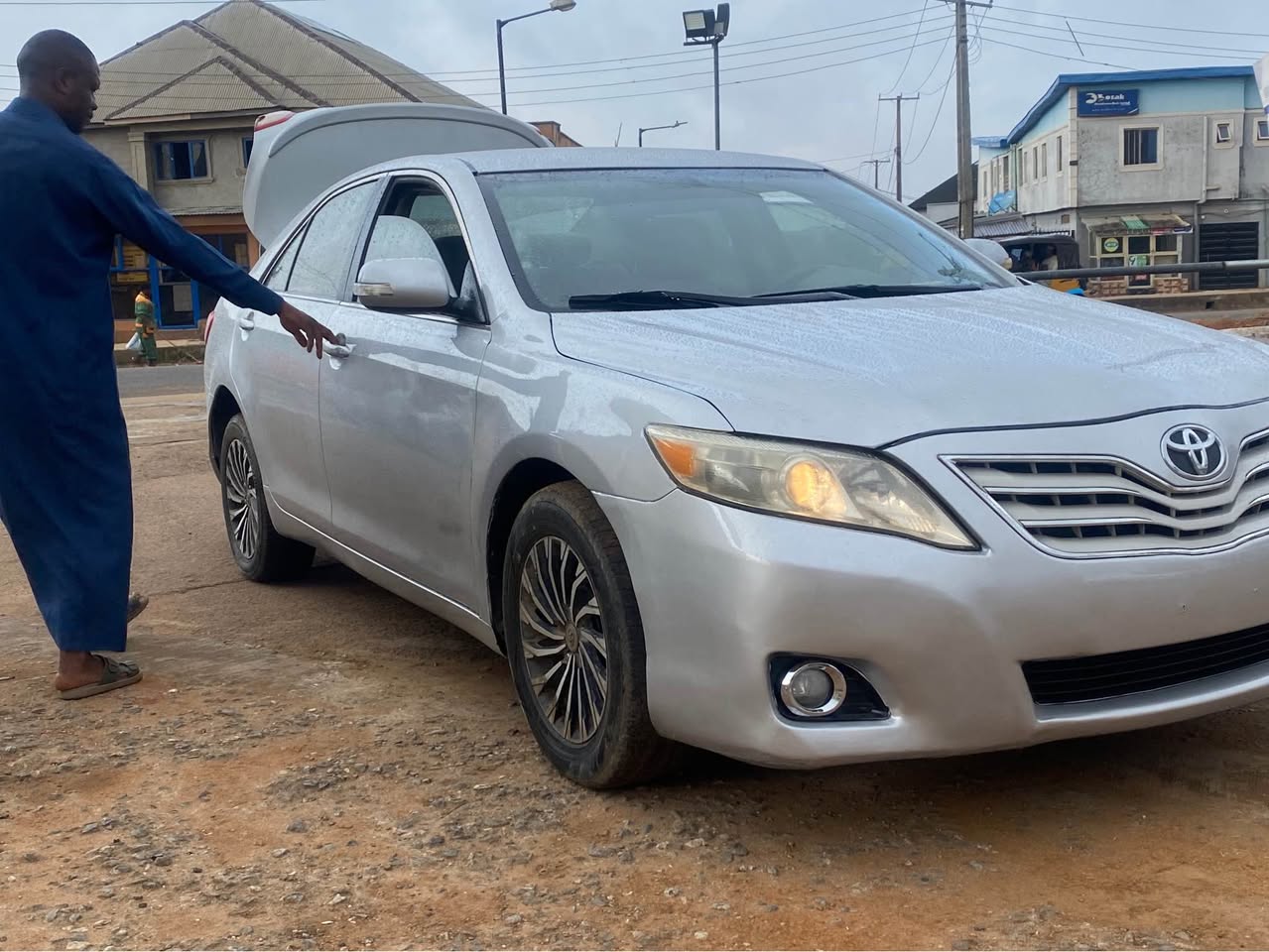 A picture of PRE OWNEDToyota Camry 08 V4 LE