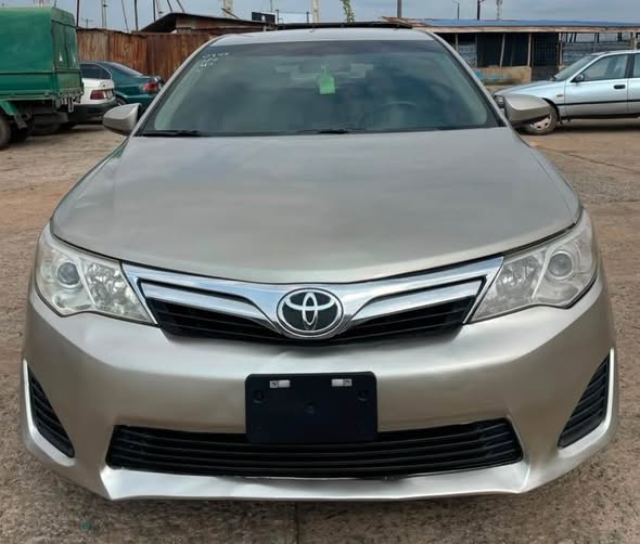 A picture of TOYOTA CAMRY 2013
