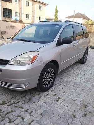 A picture of Toks standard 05 Toyota sienna